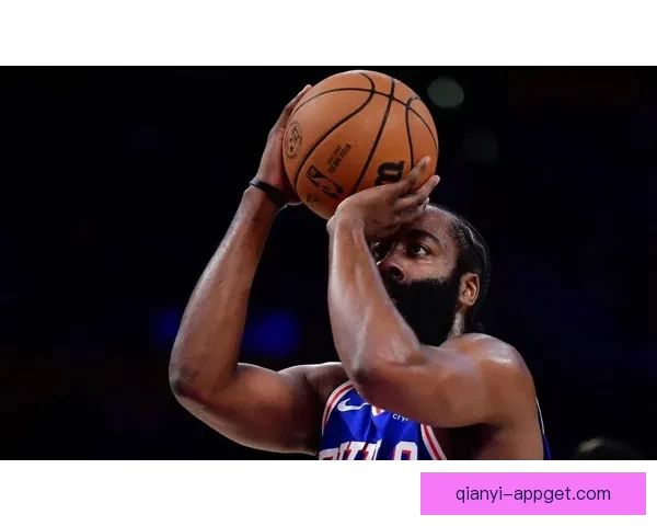 哈登关键时刻挺身而出率队六人得分上双锁定胜利