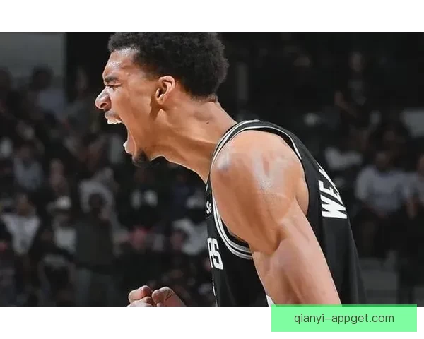 文班率马刺豪取六连胜26分钟砍26分14板再现多次空接暴扣精彩表现