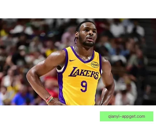 雷迪克称赞球队客场之旅表现出色 布朗尼进步显著令人欣喜