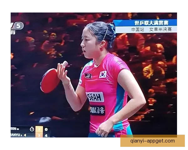 王曼昱4-2战胜申裕斌力克对手庆祝 马琳激动指天展现喜悦