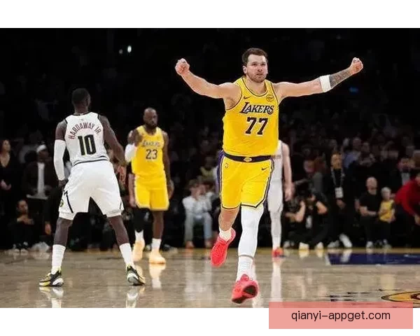 林书豪解析东契奇进攻特点偏爱左侧单打与标志性后撤步技巧